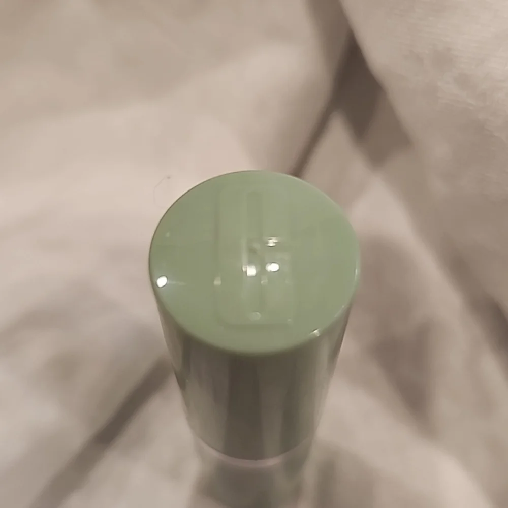 CLINIQUE Different Lipstick RASPBERRY GLACÉ